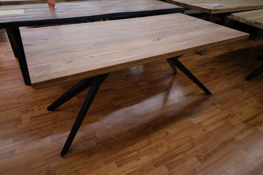 Esstisch Tisch + Massivholz Akazie + DesignerGestell + Neu auf Lager