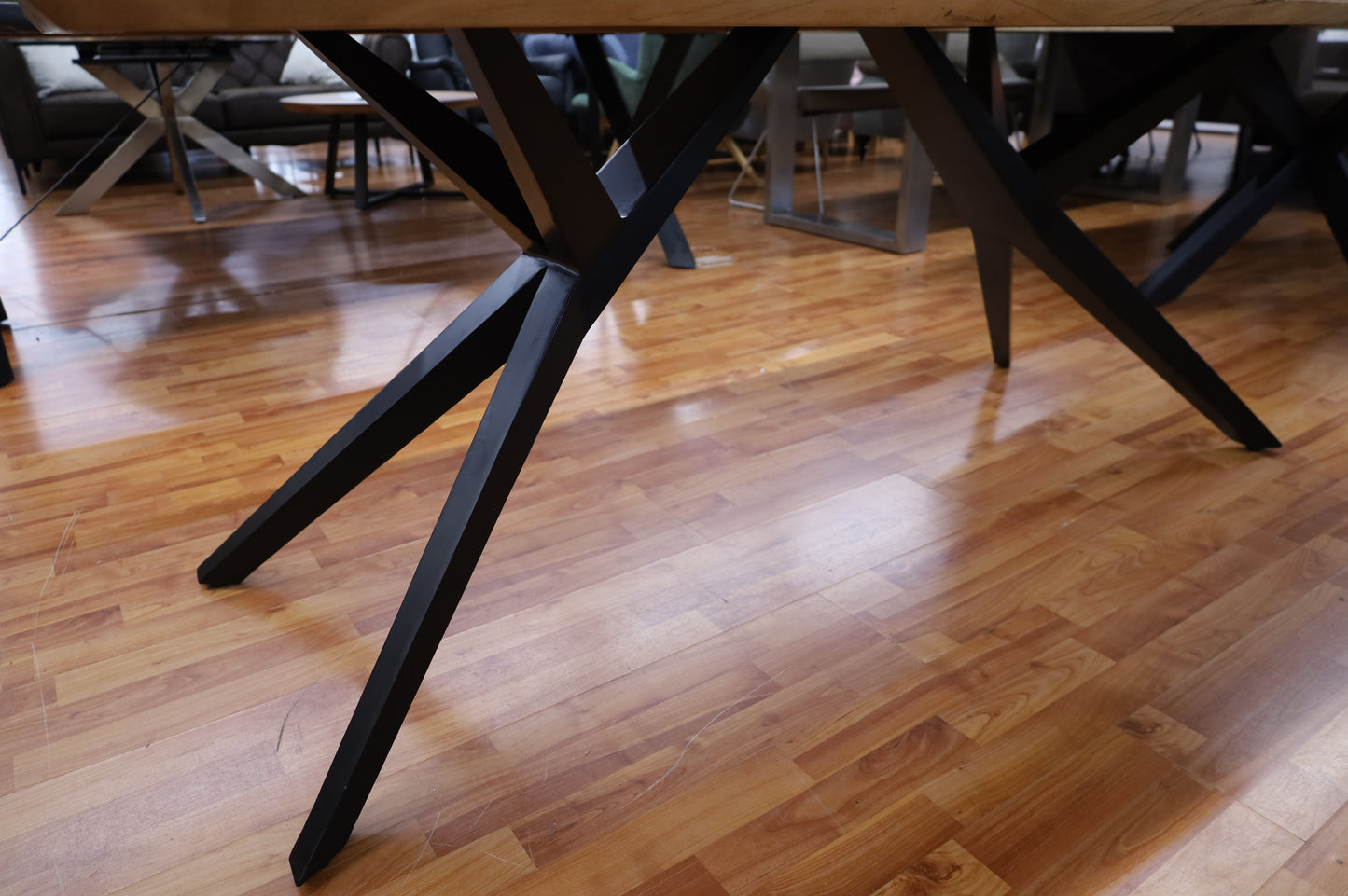 Esstisch Tisch + Massivholz Akazie + DesignerGestell + Neu auf Lager