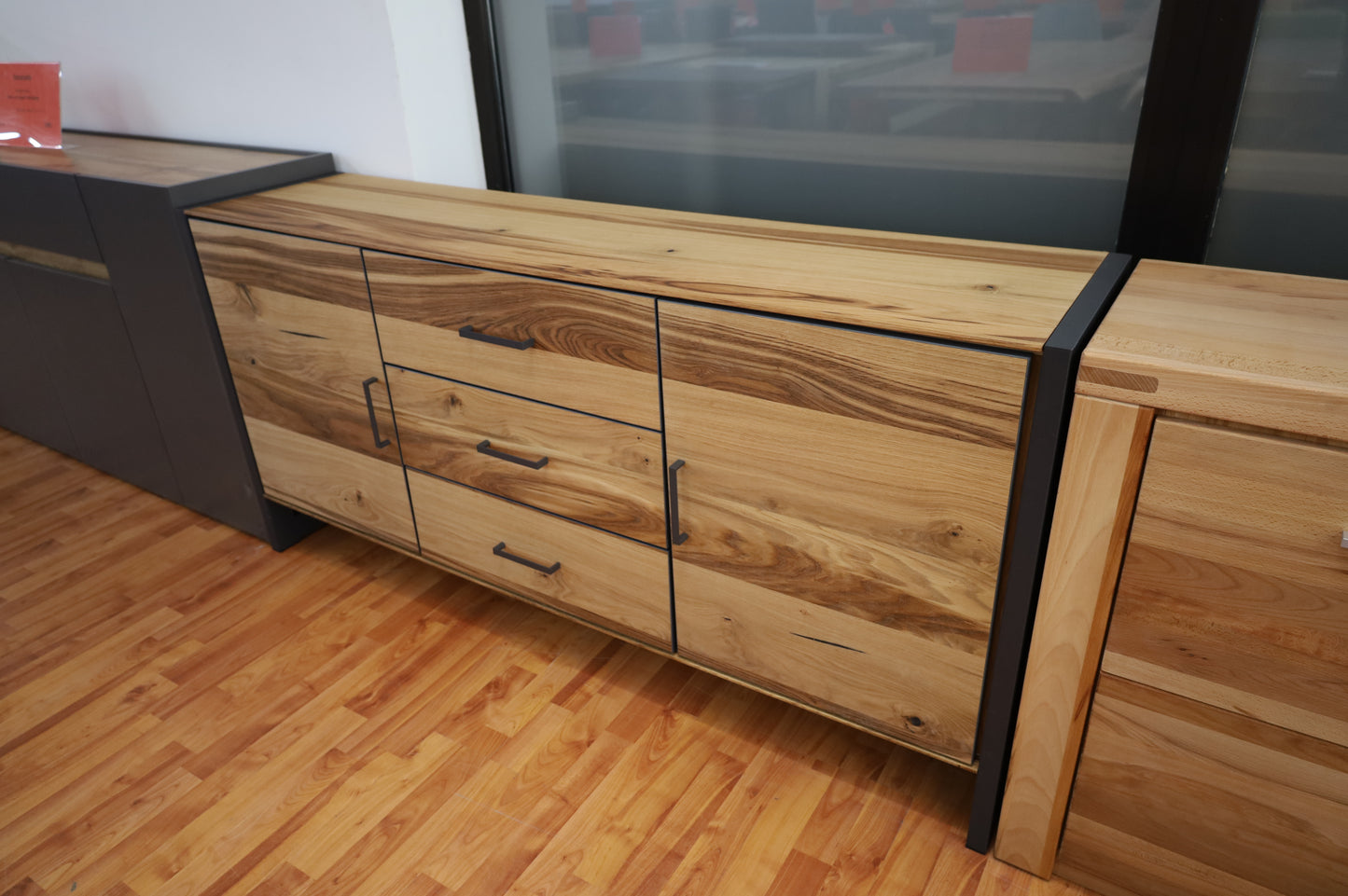 Kommode Vitrine + Balkeneiche furniert + Soft Close