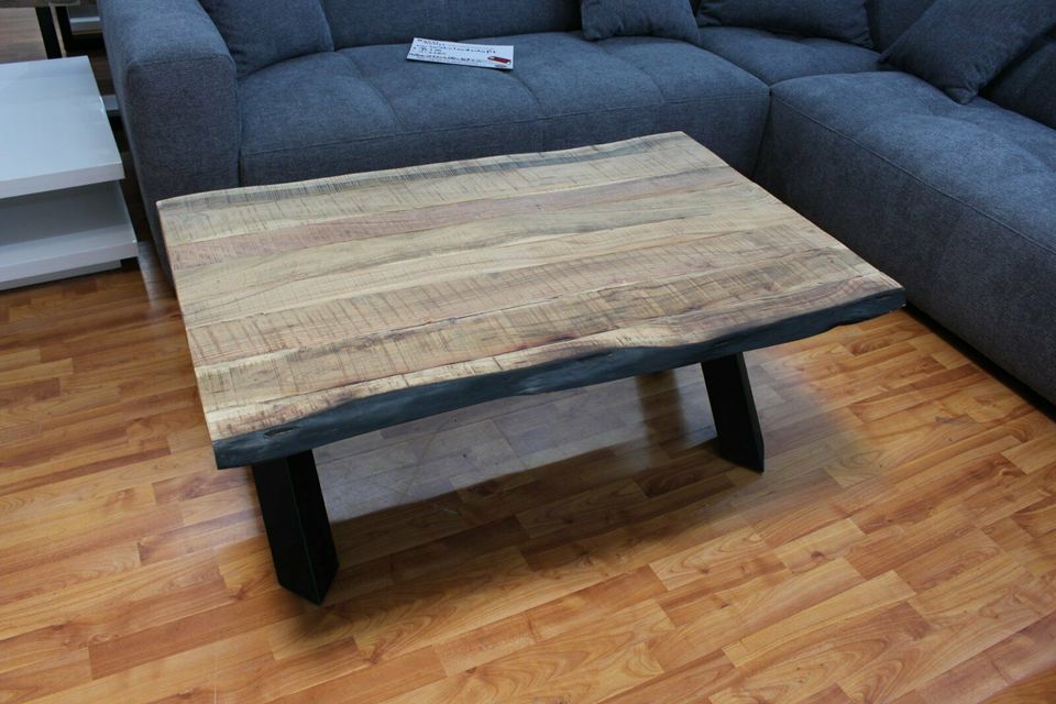 Couchtisch + Massivholz + Baumkante + Metall Gestell